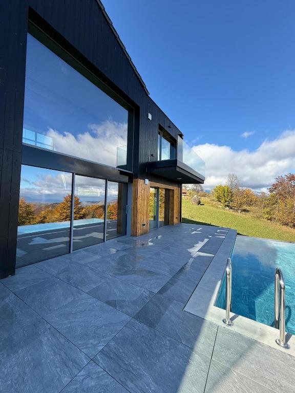 gallery.items.chaletExterior.title